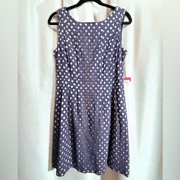 Vince Camuto Signature Pleated Eyelet Navy & Tan Sleeveless Dress, Size 12, NWT - Picture 1 of 11